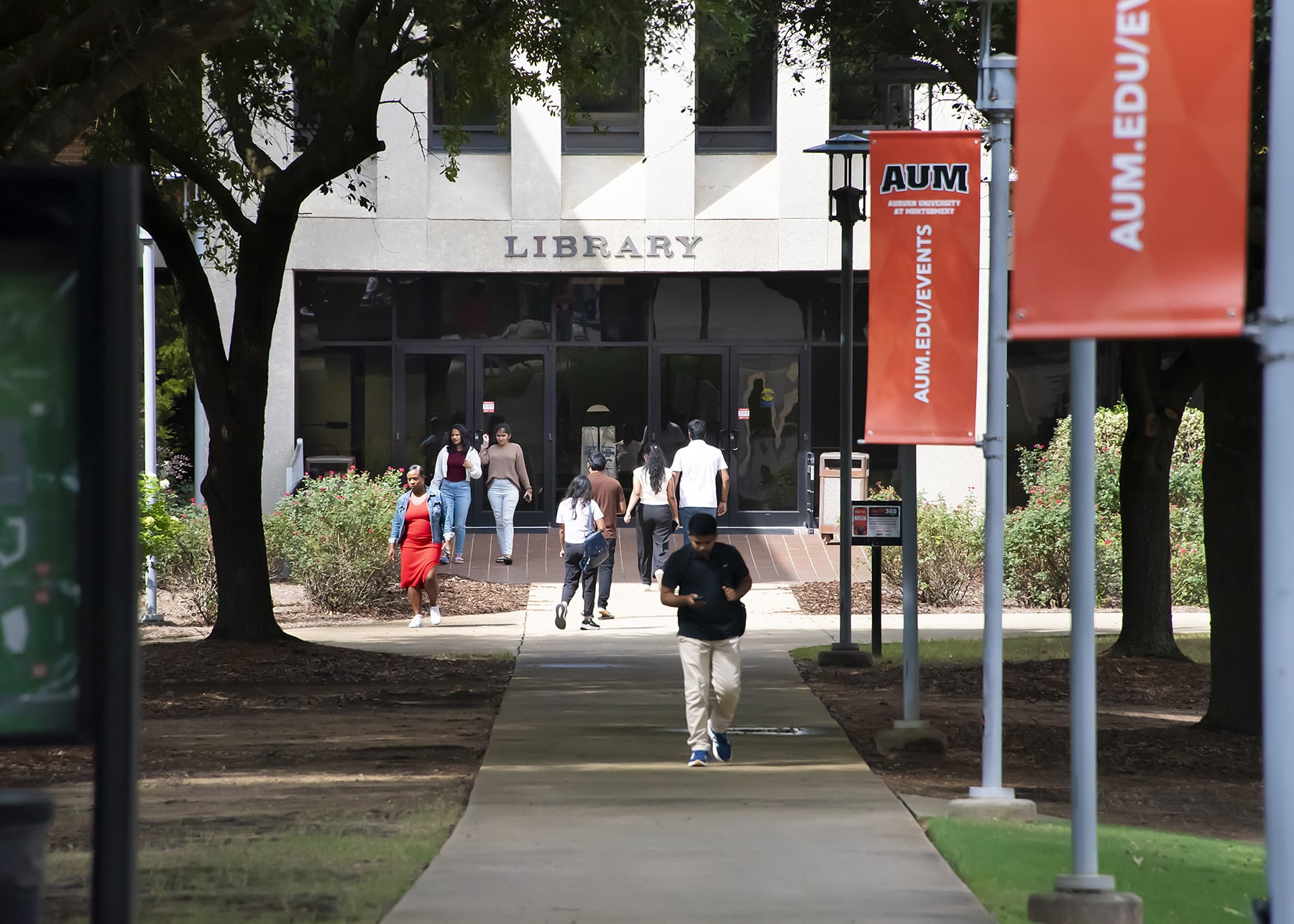 Students walking outside the AUM Library Tower